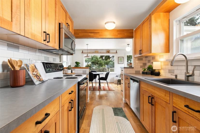 Property photo for 13424 2nd Avenue Sw, Burien photo 6