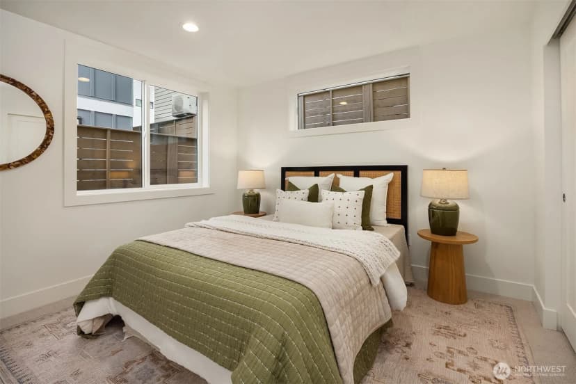 Property photo for 4413 2nd Avenue Ne, Seattle photo 16