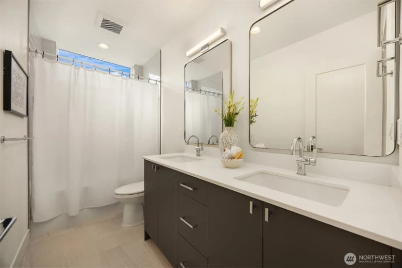 Property photo for 4413 2nd Avenue Ne, Seattle photo 12