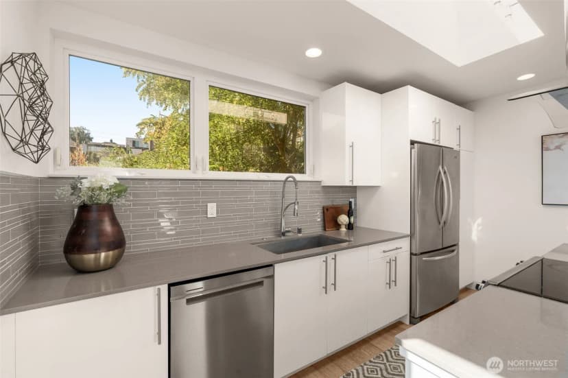 Property photo for 104 -a 19th E, Seattle photo 11