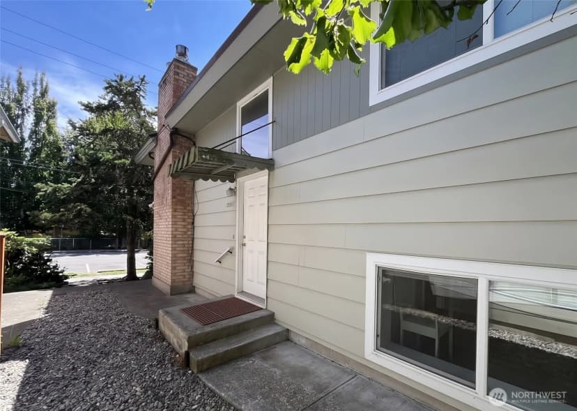 Property photo for 13807 Greenwood Avenue N, Seattle photo 18