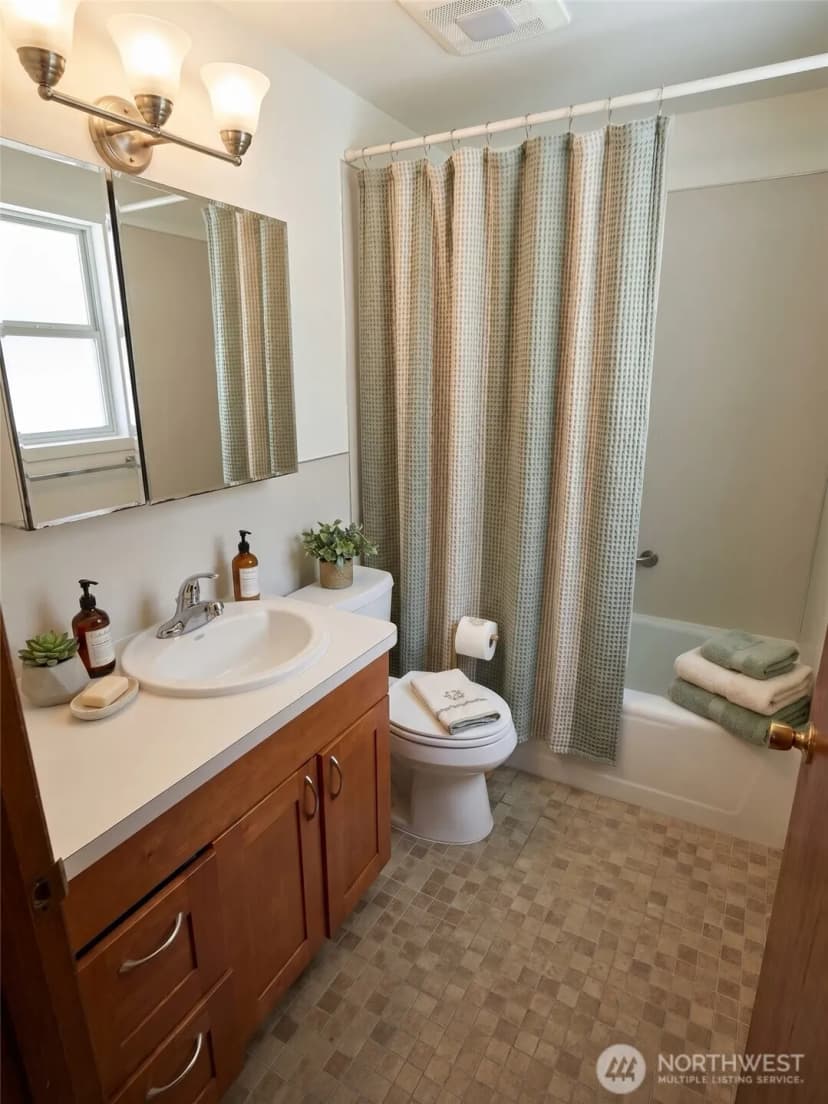 Property photo for 13807 Greenwood Avenue N, Seattle photo 10