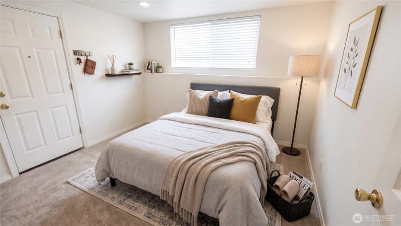 Property photo for 13807 Greenwood Avenue N, Seattle photo 33