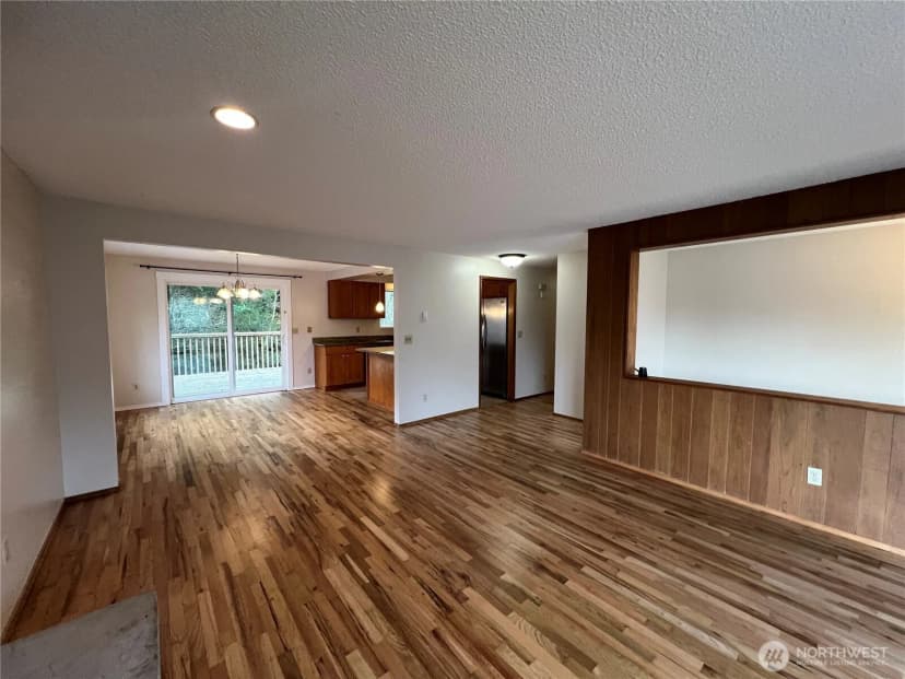Property photo for 13807 Greenwood Avenue N, Seattle photo 4