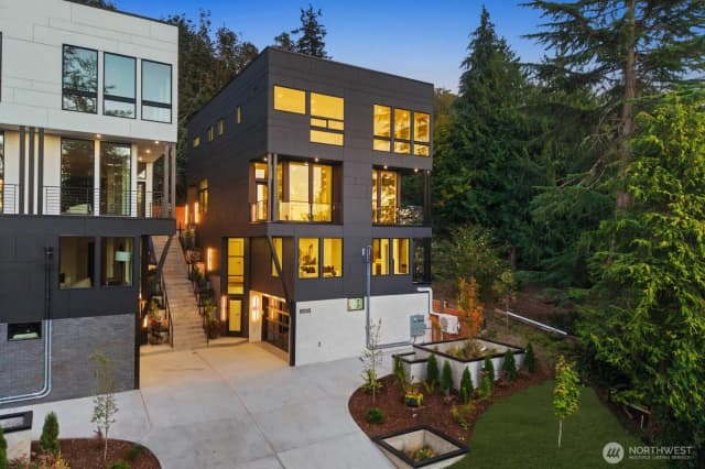 Property photo for 8018 45th Avenue Sw, Seattle photo 3
