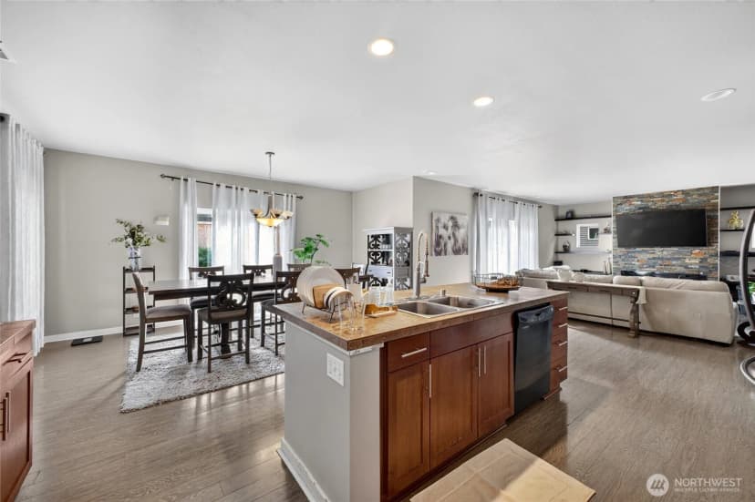 Property photo for 6321 Thomas Place Se, Auburn photo 8
