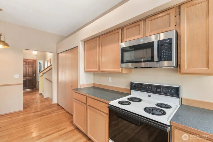 Property photo for 15928 Larch Way, Lynnwood photo 8