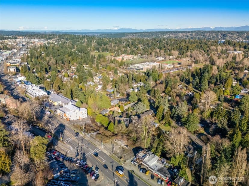 Property photo for 10400 Lake City Way Ne, Seattle photo 9