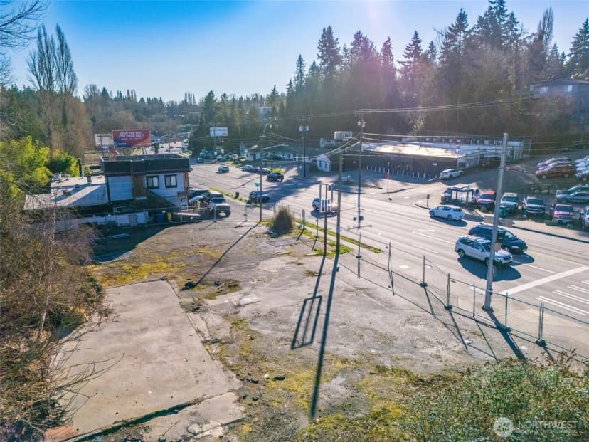 Property photo for 10400 Lake City Way Ne, Seattle photo 10