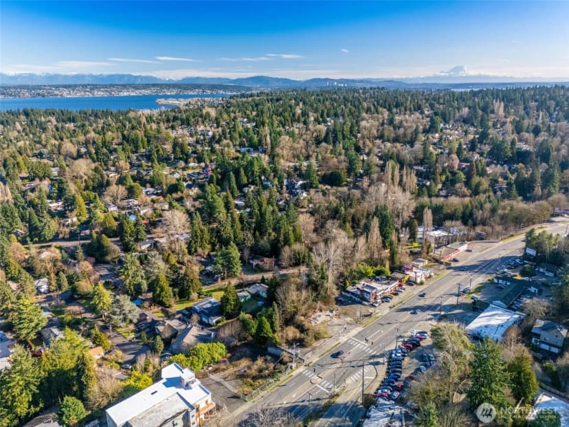Property photo for 10400 Lake City Way Ne, Seattle photo 4