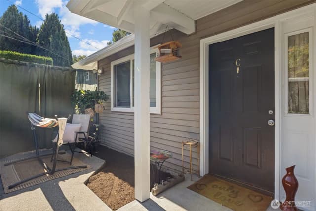 Property photo for 5952 Fauntleroy Way Sw, Seattle photo 4