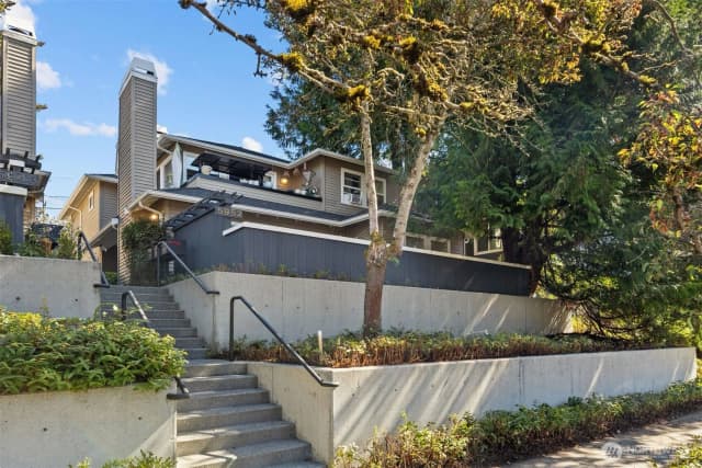 Property photo for 5952 Fauntleroy Way Sw, Seattle