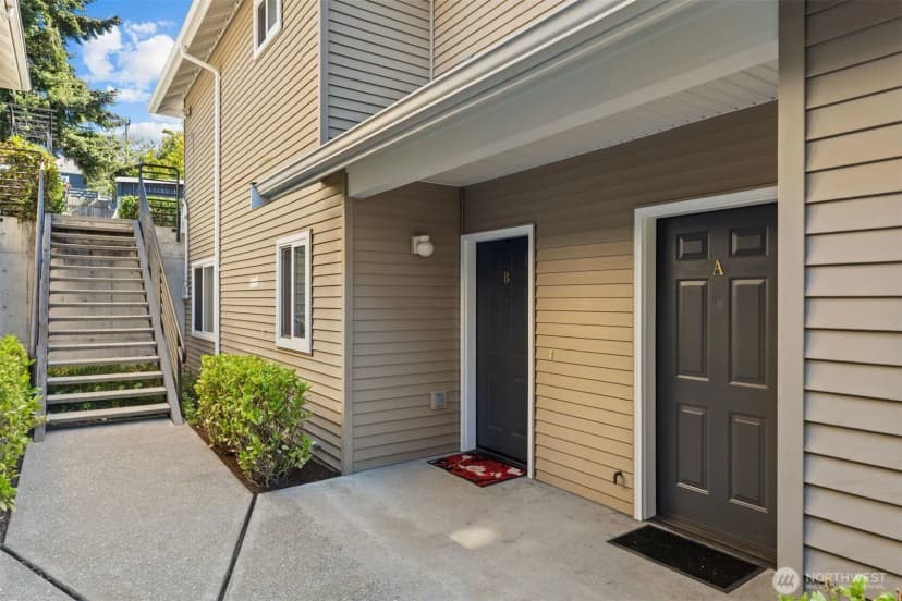 Property photo for 5952 Fauntleroy Way Sw, Seattle photo 3