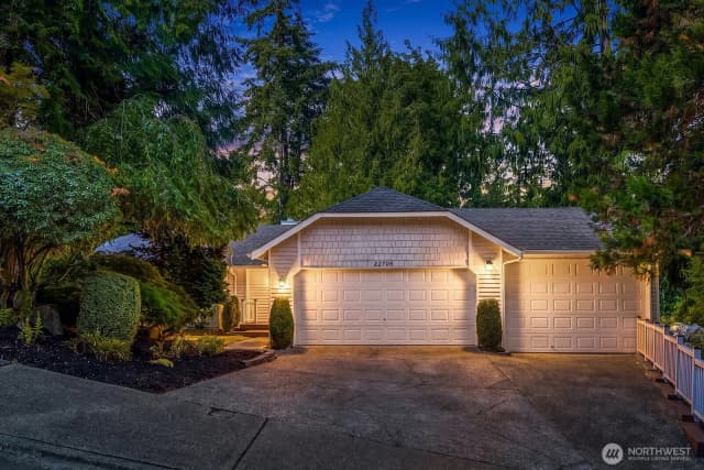 Property photo for 22706 Ne 12th Place, Sammamish photo 2