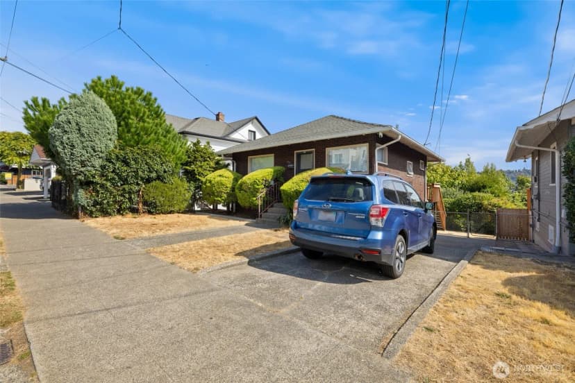 Property photo for 1726 Dexter Avenue N, Seattle photo 3