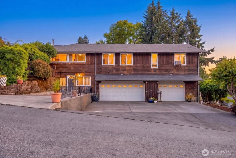 Property photo for 2815 Sw 109th Street, Seattle
