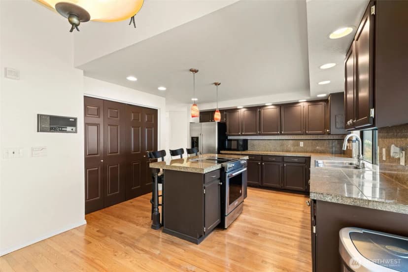 Property photo for 4101 Browns Point Boulevard Ne, Tacoma photo 13