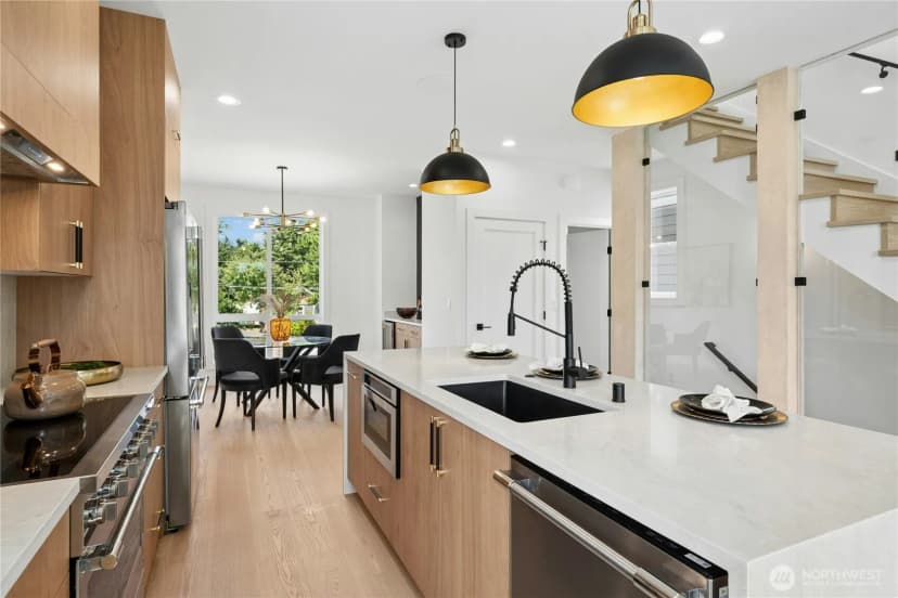 Property photo for 9242 Dayton Avenue N #a, Seattle photo 11
