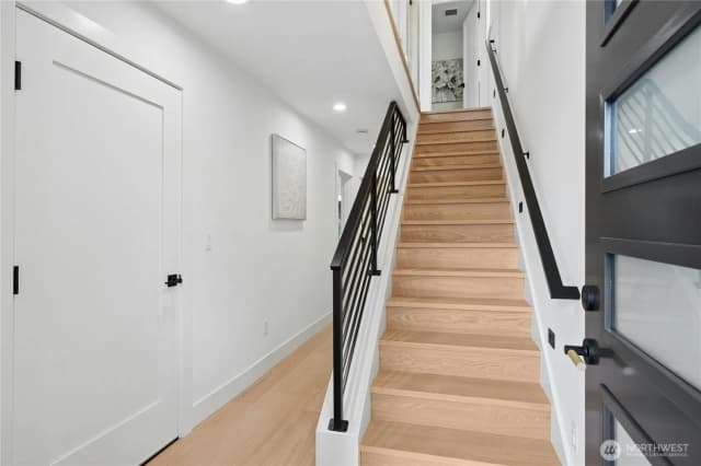 Property photo for 9242 Dayton Avenue N #b, Seattle photo 4