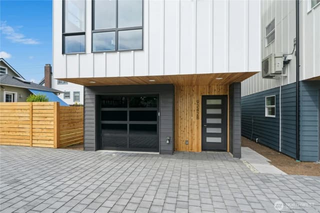 Property photo for 9242 Dayton Avenue N #b, Seattle photo 2