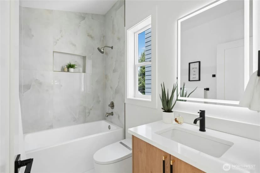 Property photo for 9242 Dayton Avenue N #b, Seattle photo 23