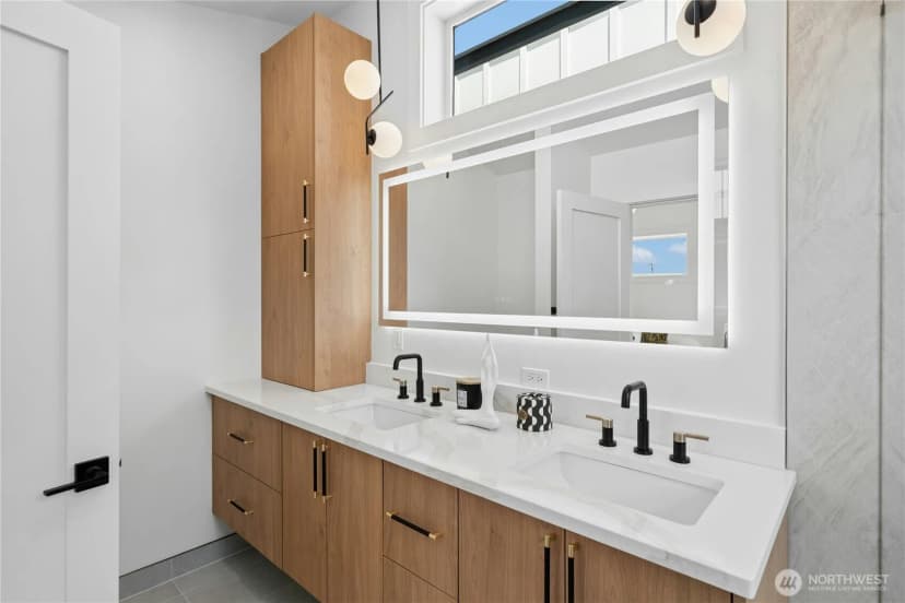 Property photo for 9242 Dayton Avenue N #b, Seattle photo 20