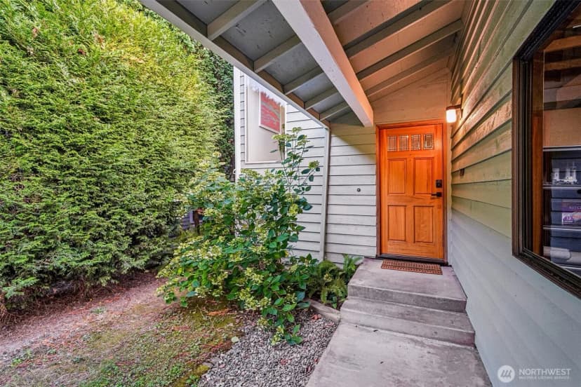 Property photo for 811 Ne 57th Street, Seattle photo 2
