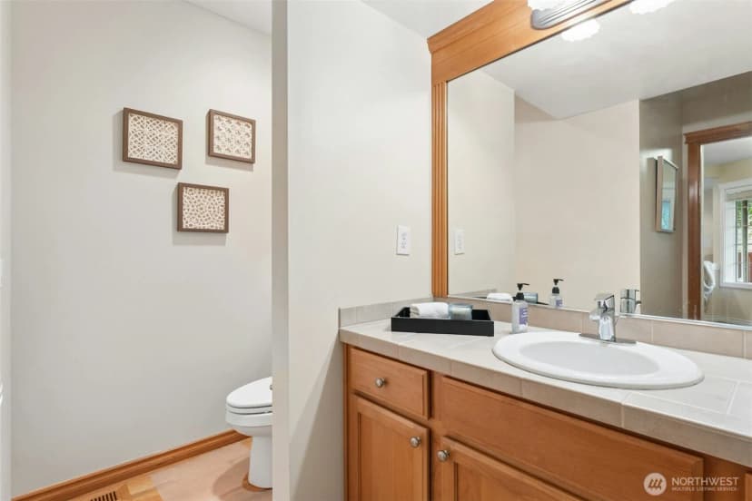 Property photo for 723 N 198th Street, Shoreline photo 13