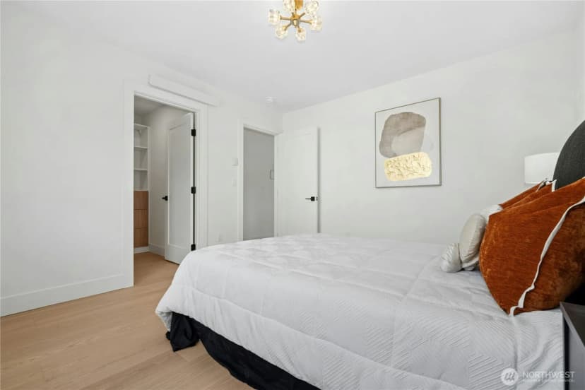 Property photo for 9240 Dayton Avenue N, Seattle photo 17