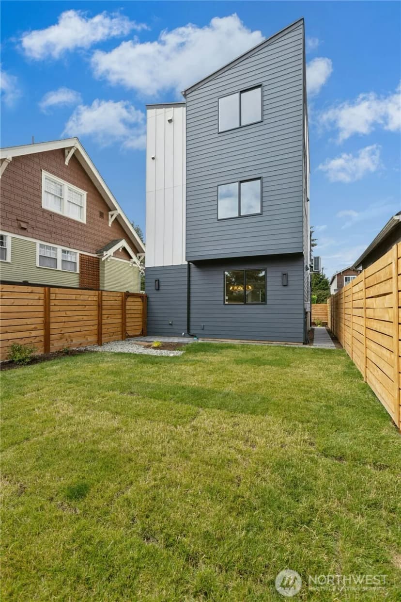 Property photo for 9240 Dayton Avenue N, Seattle photo 28
