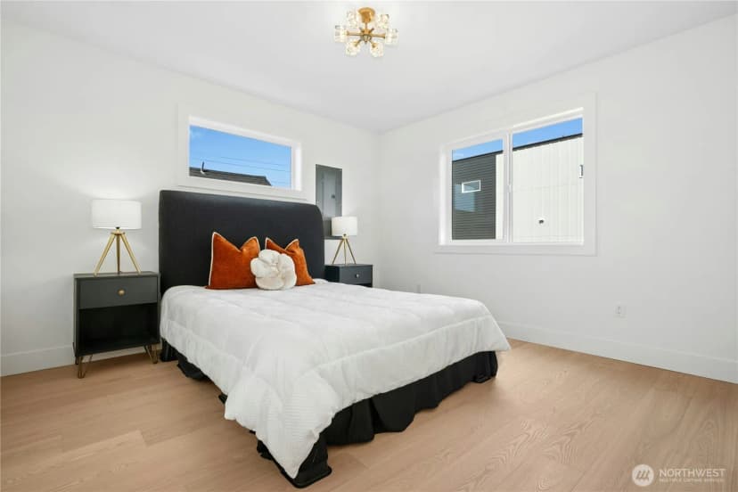 Property photo for 9240 Dayton Avenue N, Seattle photo 16
