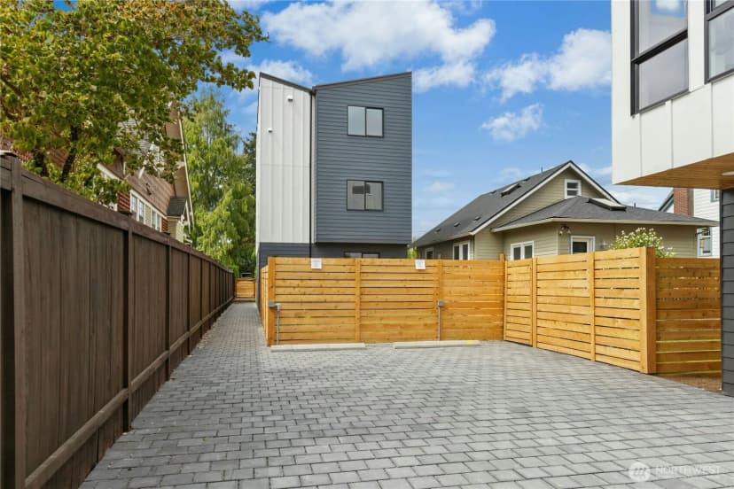 Property photo for 9240 Dayton Avenue N, Seattle photo 31