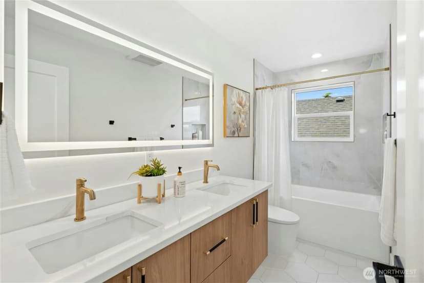 Property photo for 9240 Dayton Avenue N, Seattle photo 19
