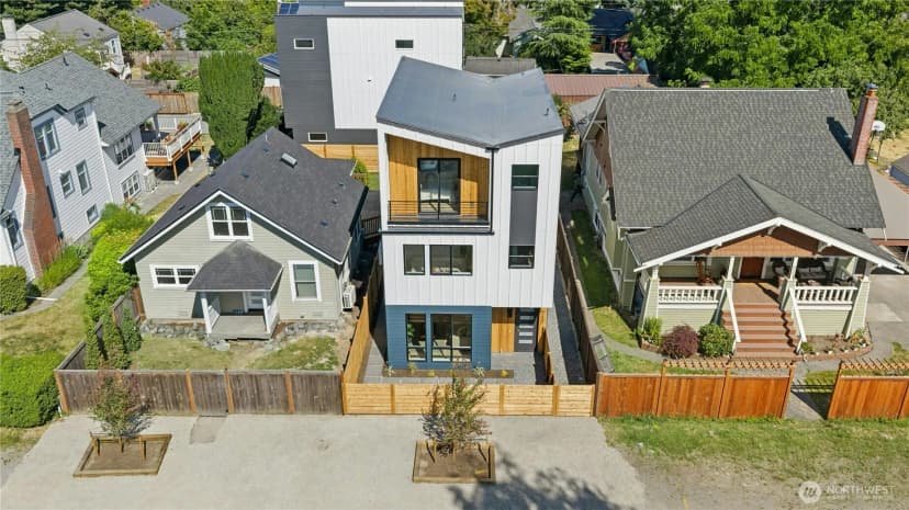 Property photo for 9240 Dayton Avenue N, Seattle photo 2