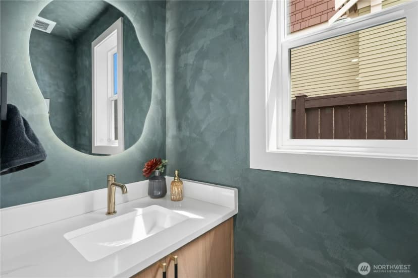 Property photo for 9240 Dayton Avenue N, Seattle photo 14