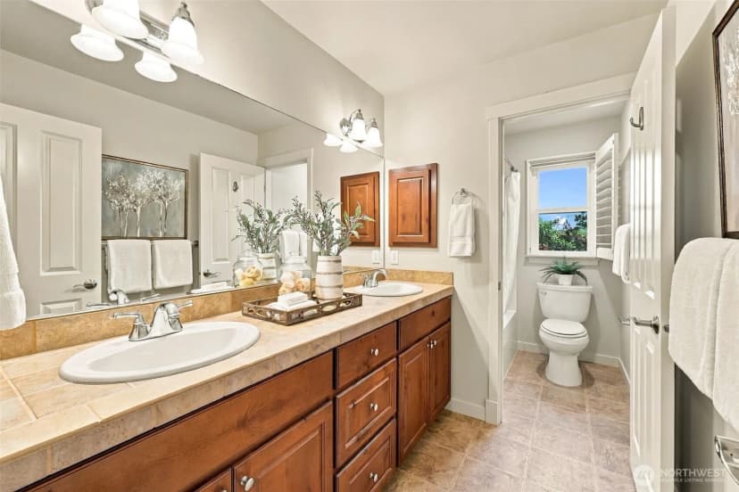 Property photo for 23431 Ne 10th Place, Sammamish photo 24