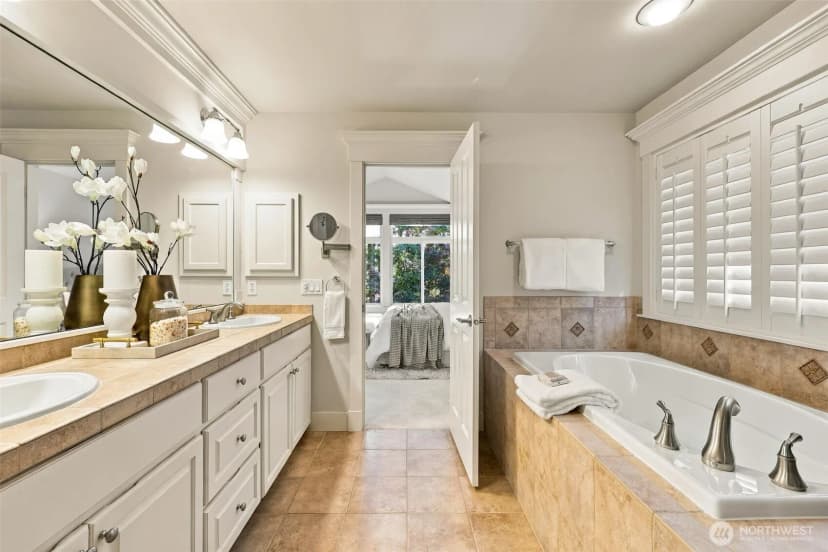 Property photo for 23431 Ne 10th Place, Sammamish photo 19
