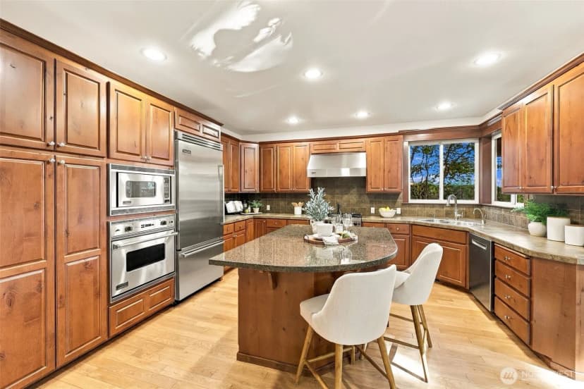 Property photo for 23431 Ne 10th Place, Sammamish photo 7