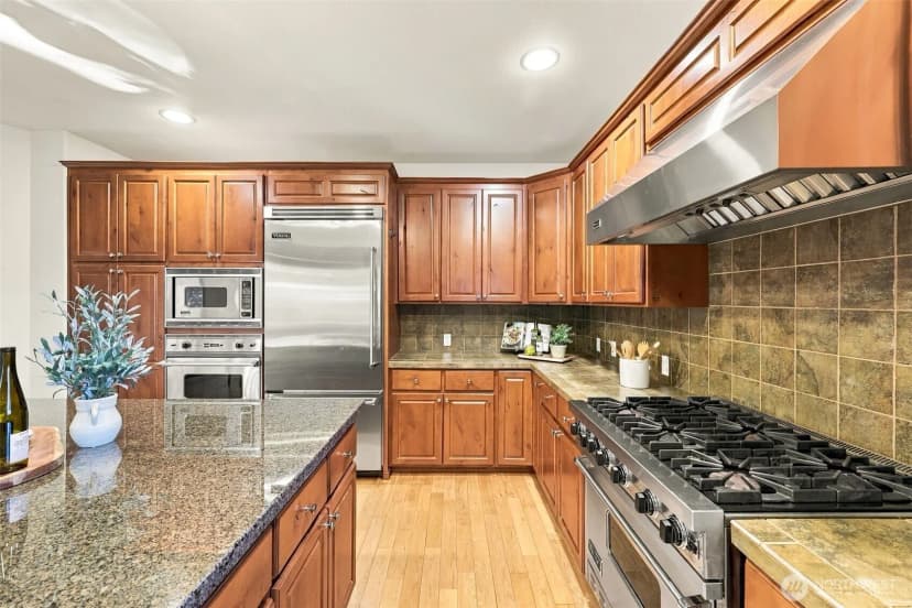 Property photo for 23431 Ne 10th Place, Sammamish photo 9