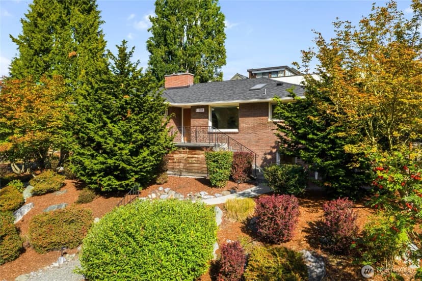 Property photo for 11704 Palatine Avenue N, Seattle photo 2
