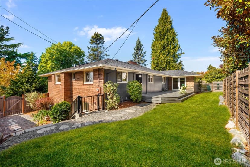 Property photo for 11704 Palatine Avenue N, Seattle photo 25