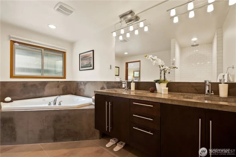 Property photo for 11704 Palatine Avenue N, Seattle photo 19