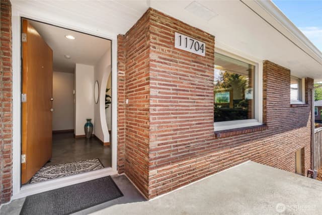 Property photo for 11704 Palatine Avenue N, Seattle photo 3