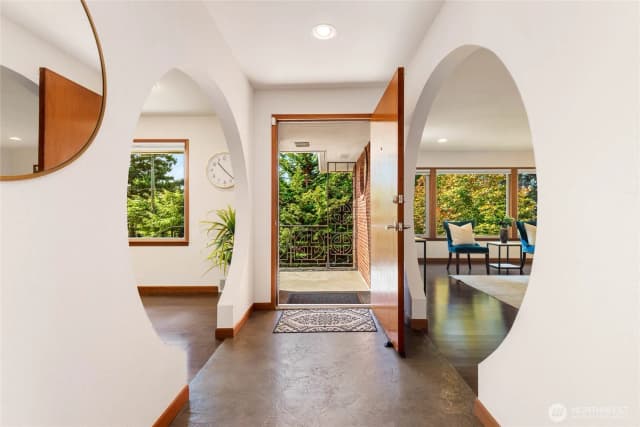 Property photo for 11704 Palatine Avenue N, Seattle photo 4