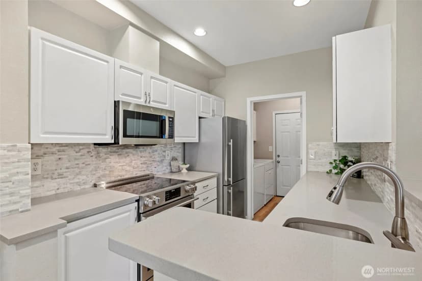 Property photo for 12438 Ne 7th Place, Bellevue photo 11
