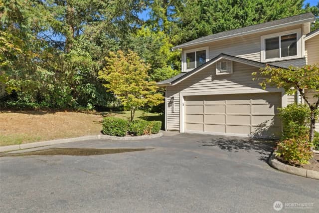 Property photo for 12438 Ne 7th Place, Bellevue photo 2
