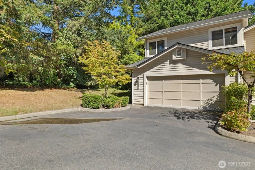 Property photo for 12438 Ne 7th Place, Bellevue photo 2