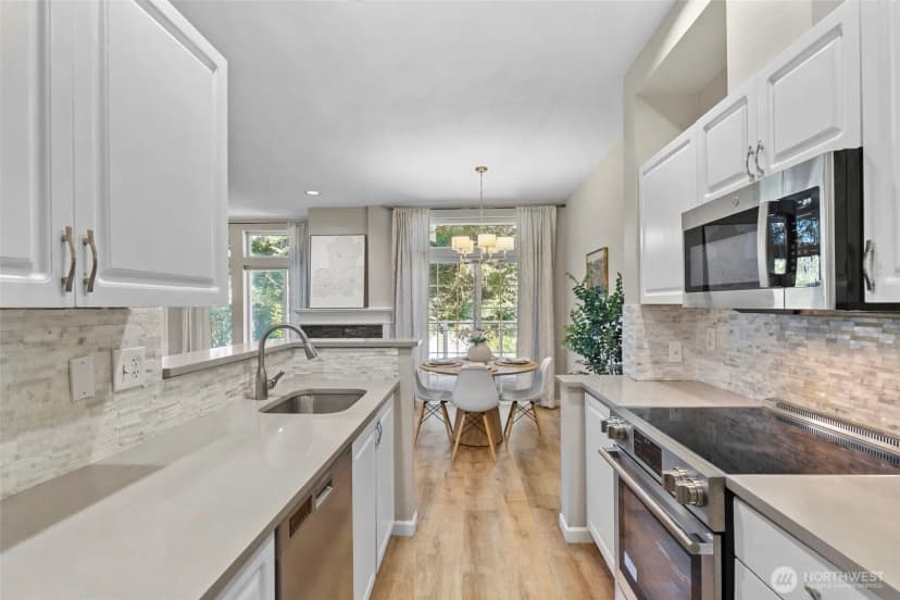 Property photo for 12438 Ne 7th Place, Bellevue photo 14