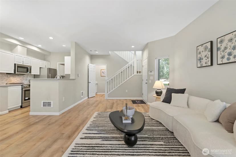 Property photo for 12438 Ne 7th Place, Bellevue photo 6