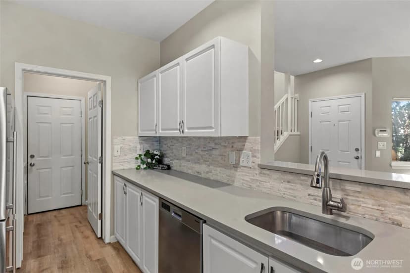 Property photo for 12438 Ne 7th Place, Bellevue photo 13